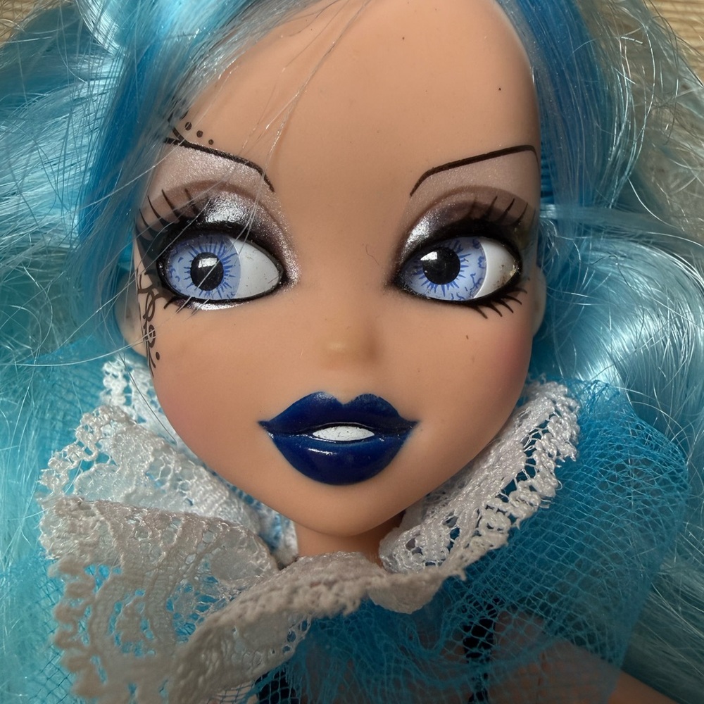 Bratzillaz Bratz Carolina Past - Picture 2 of 4